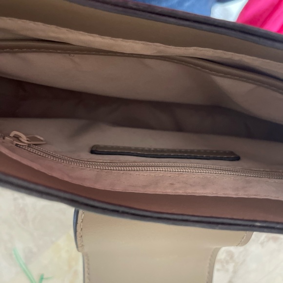 Elegant Nine West Taupe Crossbody in Signature NW LOGO Like New! - Picture 13 of 14